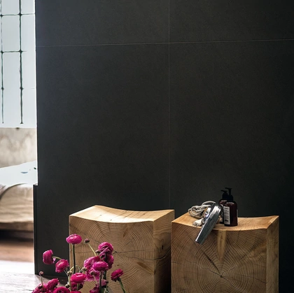 Sgabello Napa Small in legno massello di cedro profumato di Riva1920