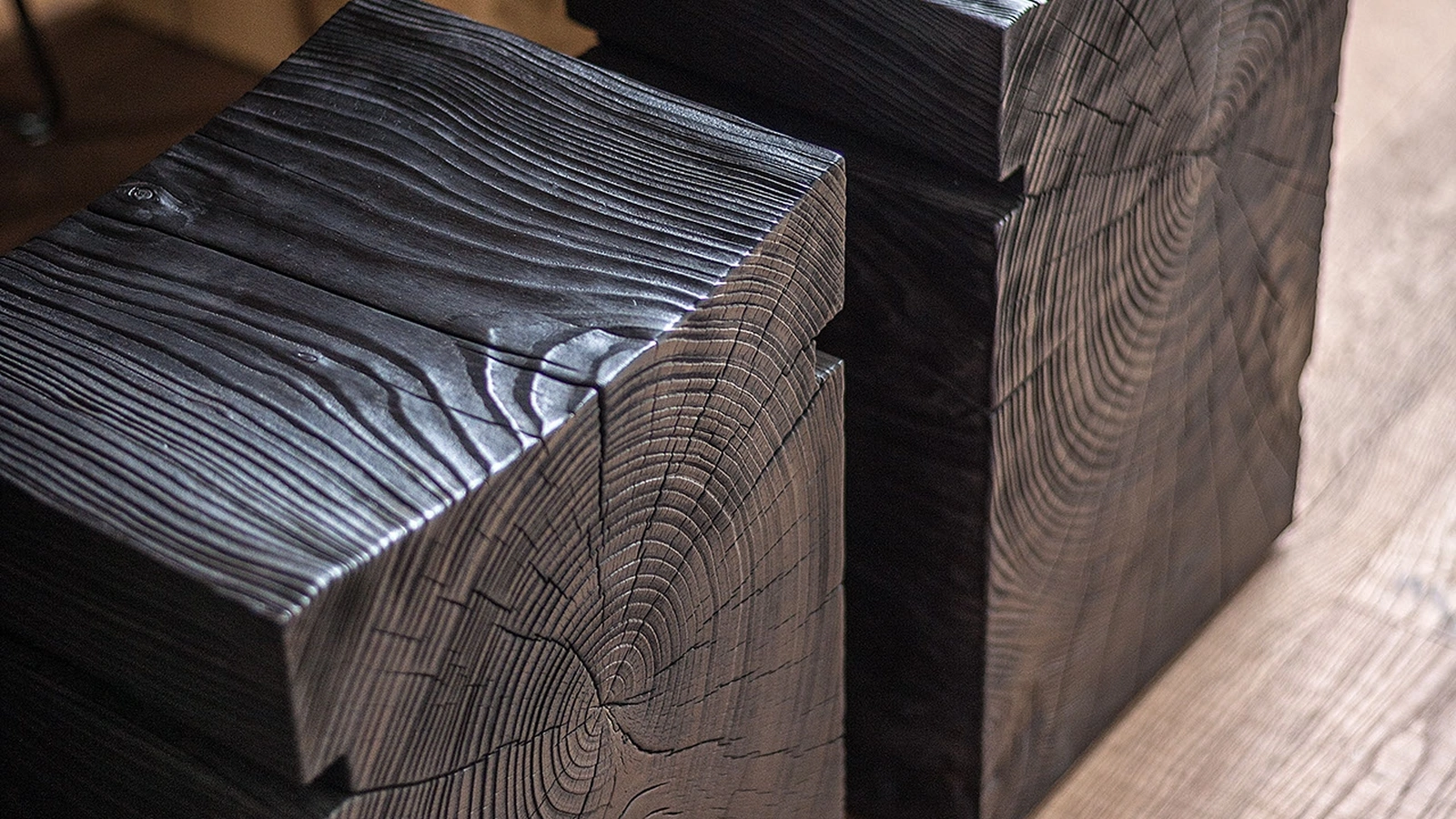 Sgabello Napa Small caratterizzato da una seduta concava ergonomica di Riva1920