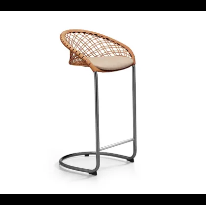 Sgabello in cuoio intrecciato P47 di Midj