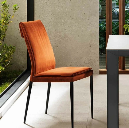 Sedia Mavi in velluto imbottito di Riflessi