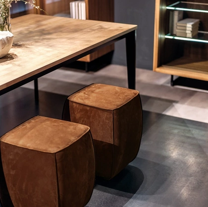 Sgabello in pelle Betty di Riva1920