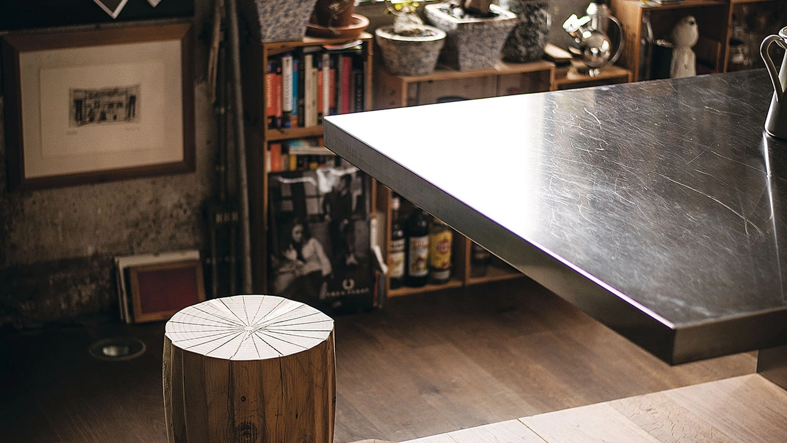 Sgabello Chef One e Cook One in legno massello di cedro profumato che riproducono due cappelli da Chef di Riva1920