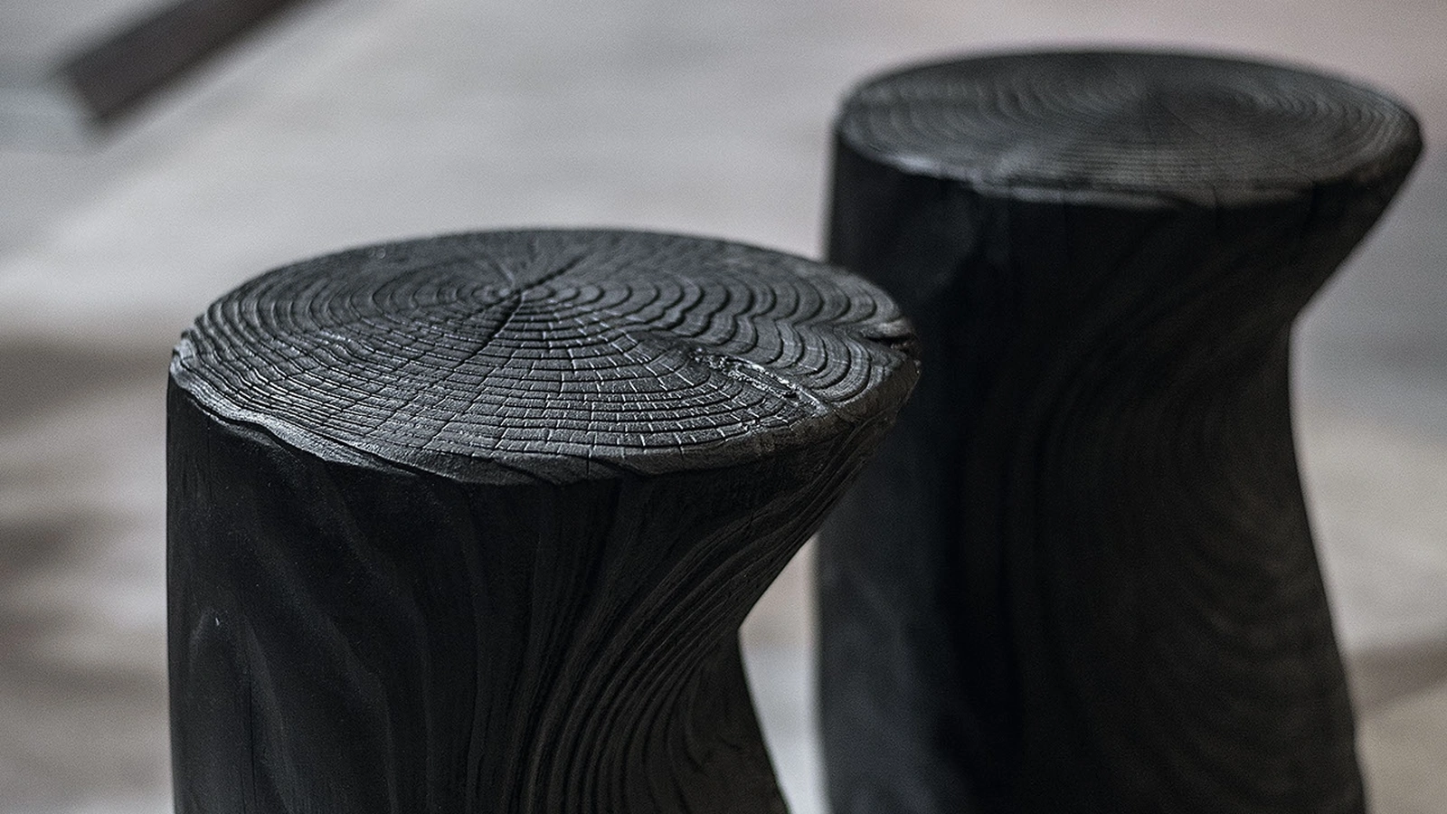 Sgabello Fiord in legno massello di cedro profumato lavorato da un blocco unico di Riva1920