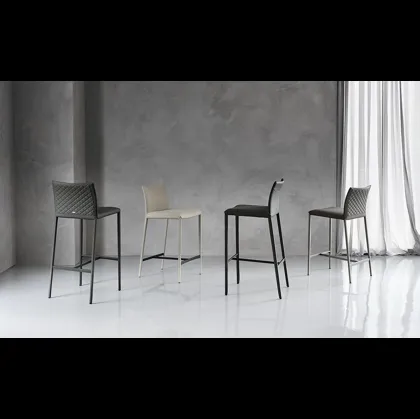 Sgabello in acciaio con rivestimento in pelle Norma di Cattelan Italia