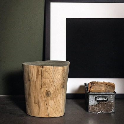 Sgabello Os Buus in legno massello di cedro profumato di Riva1920