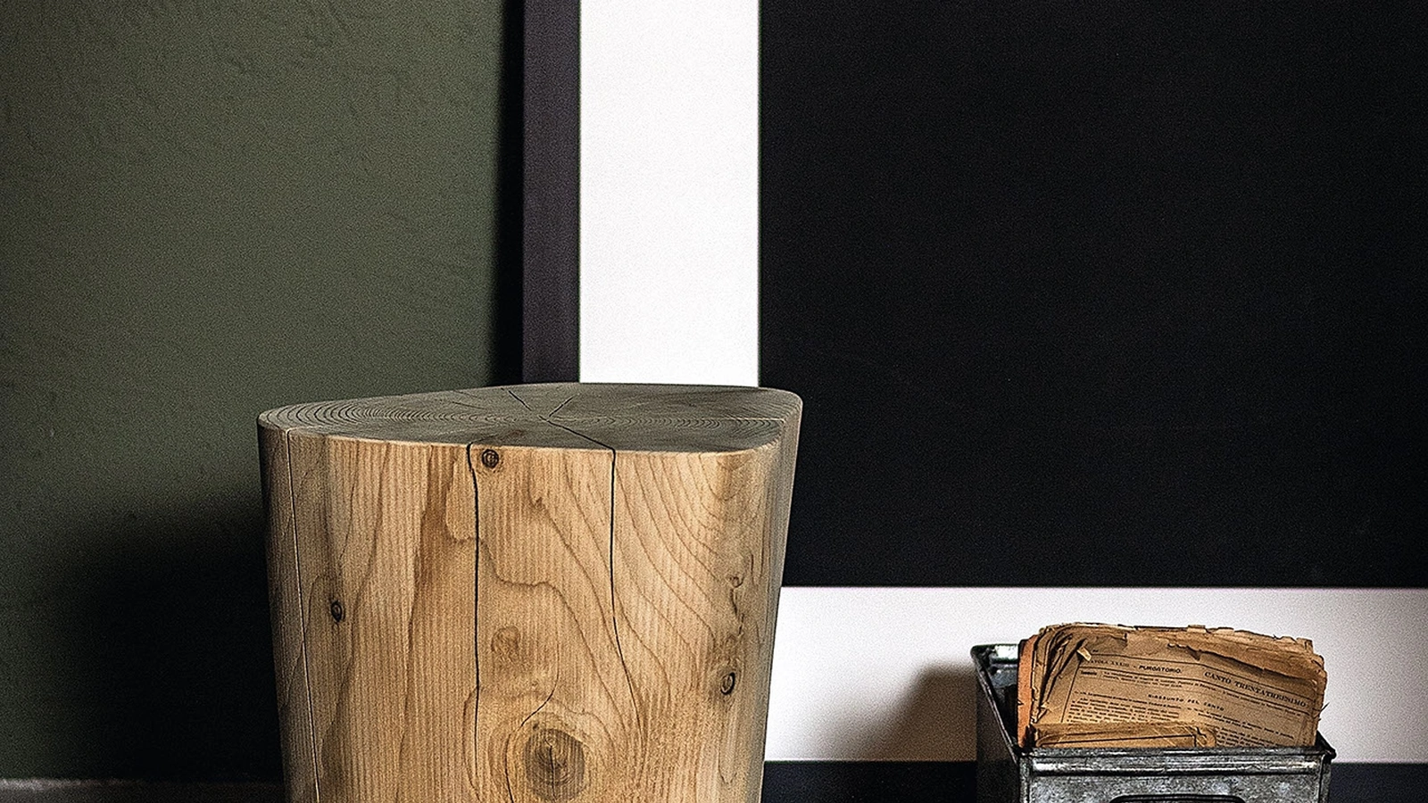 Sgabello Os Buus in legno massello di cedro profumato di Riva1920