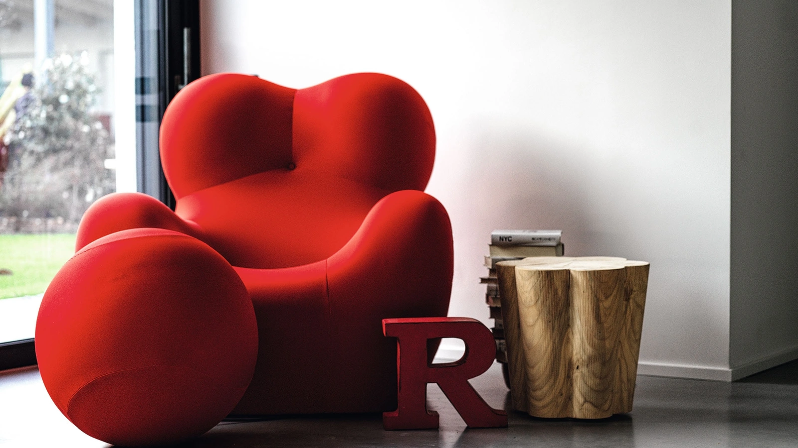 Sgabello Rocco in legno massello di cedro profumato di Riva1920