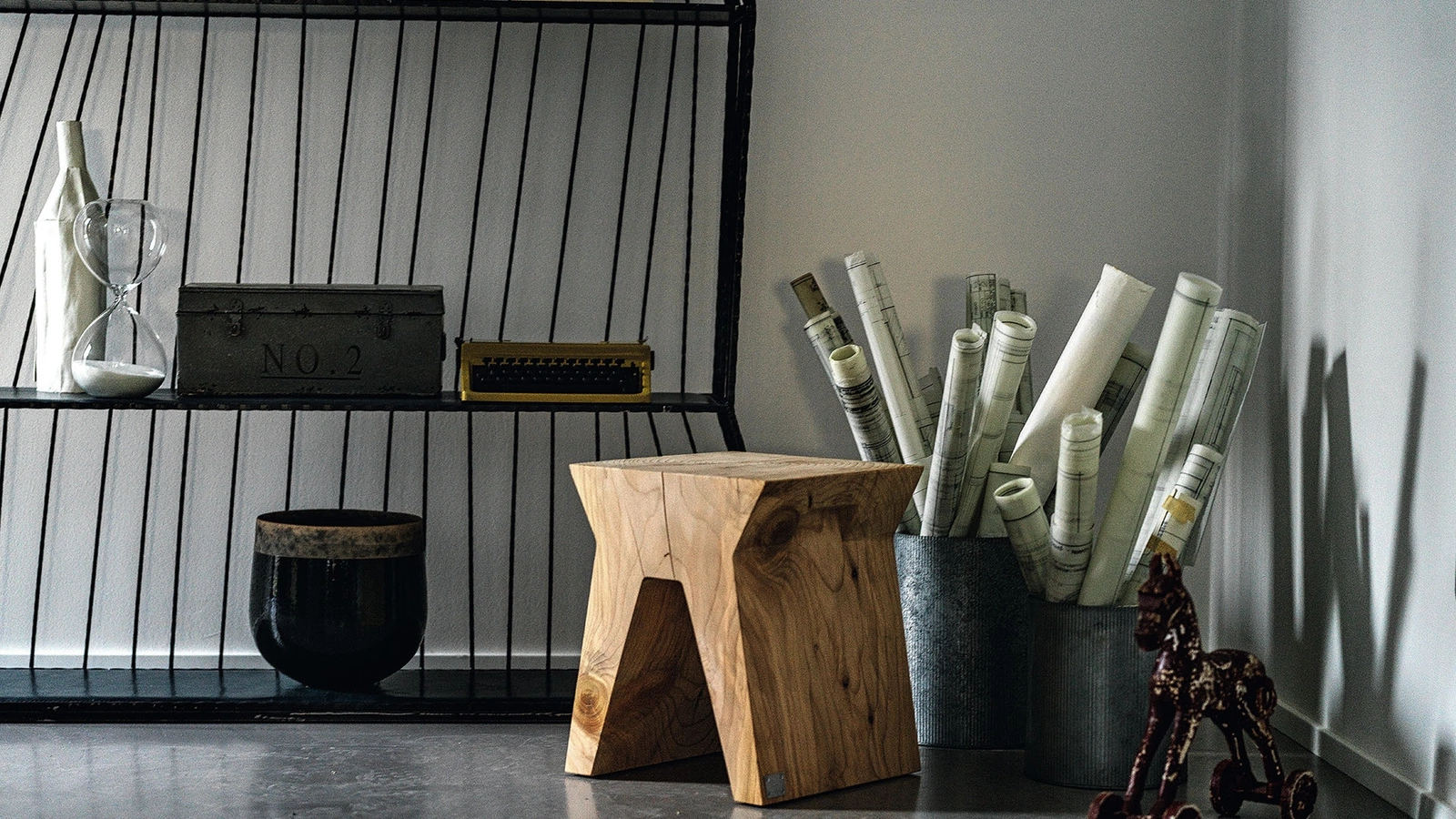 Sgabello Sid in legno massello di cedro profumato di Riva1920