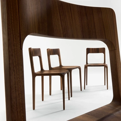 Sedia Sleek realizzata in legno massello di Riva1920