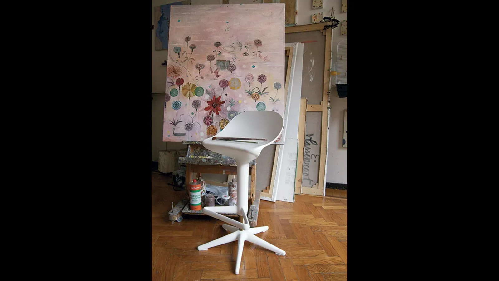 Sgabello Spoon Stool in polipropilene Nero di Kartell