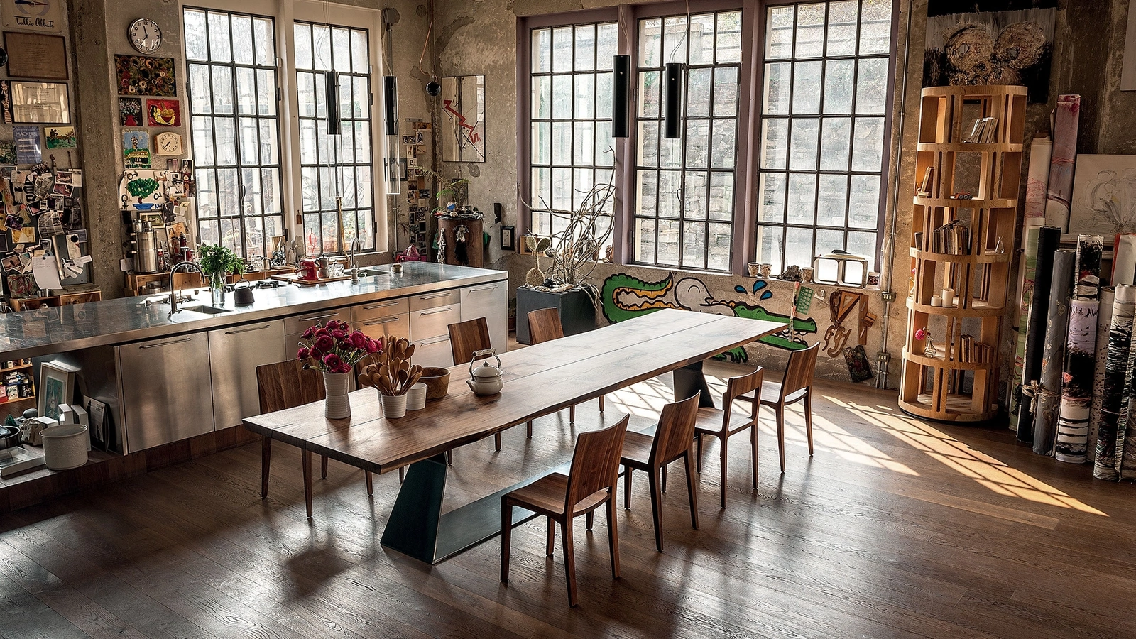 Tavolo Bedrock in legno massello con base in lamiera di ferro di Riva1920