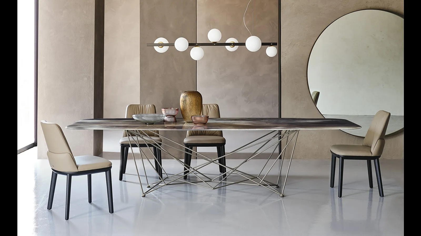 Tavolo con piano in cristallo con stampa e base in acciaio Gordon Crystalart di Cattelan Italia