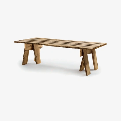 Tavolo Frammenti di Wabi-Sabi realizzato in legno massello di Briccola a liste accostate e bordi naturali dotato di gambe a cavalletto di Riva1920