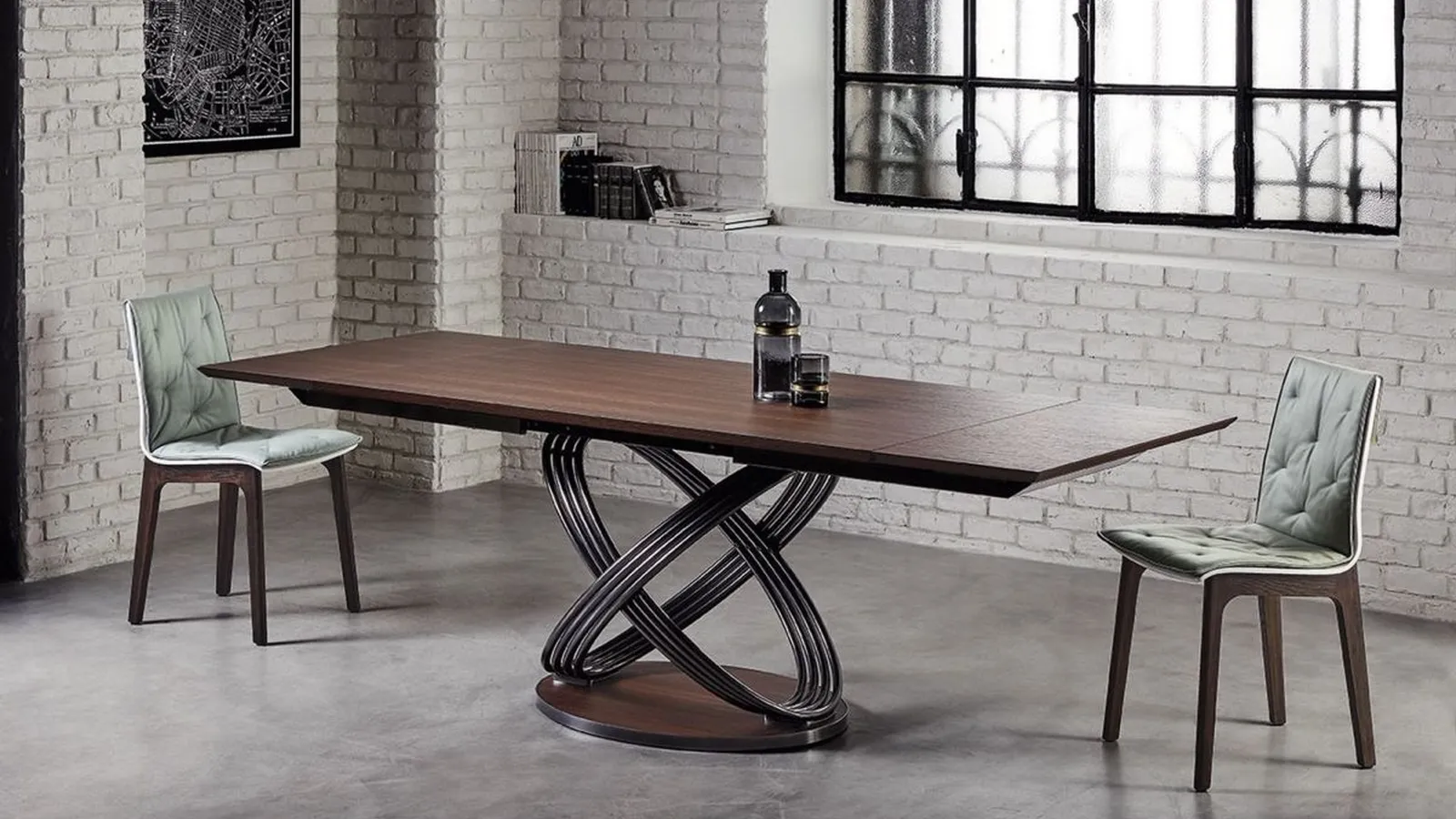 Tavolo Fusion con top in Noce impiallacciato di Bontempi