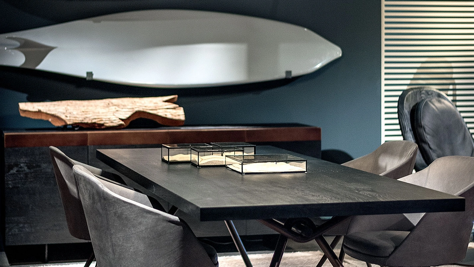 Tavolo Iron Light in legno massello con gambe in ferro di Riva1920