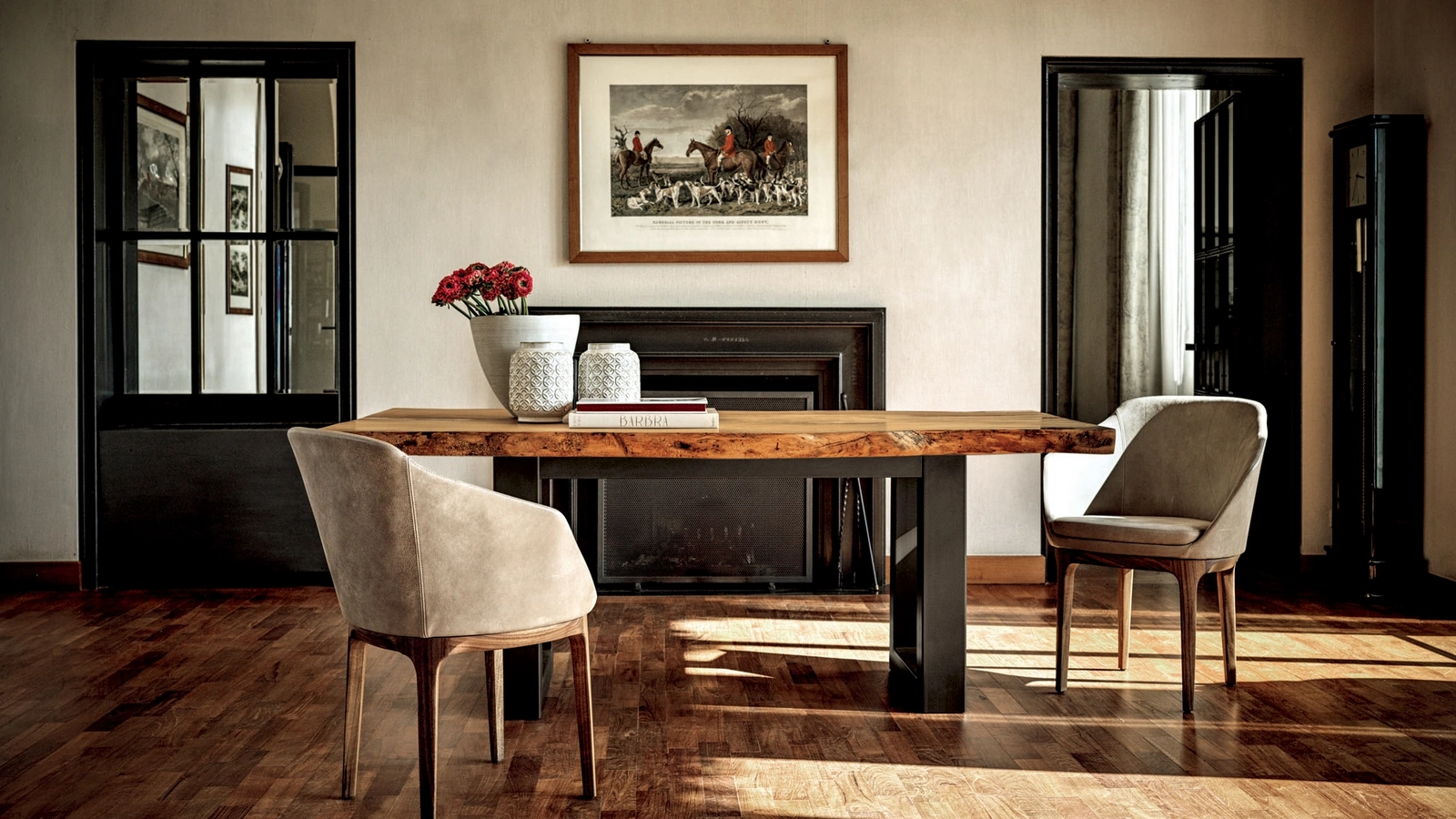 Tavolo Kauri Auckland con top in massello di Kauri e base in ferro di Riva1920