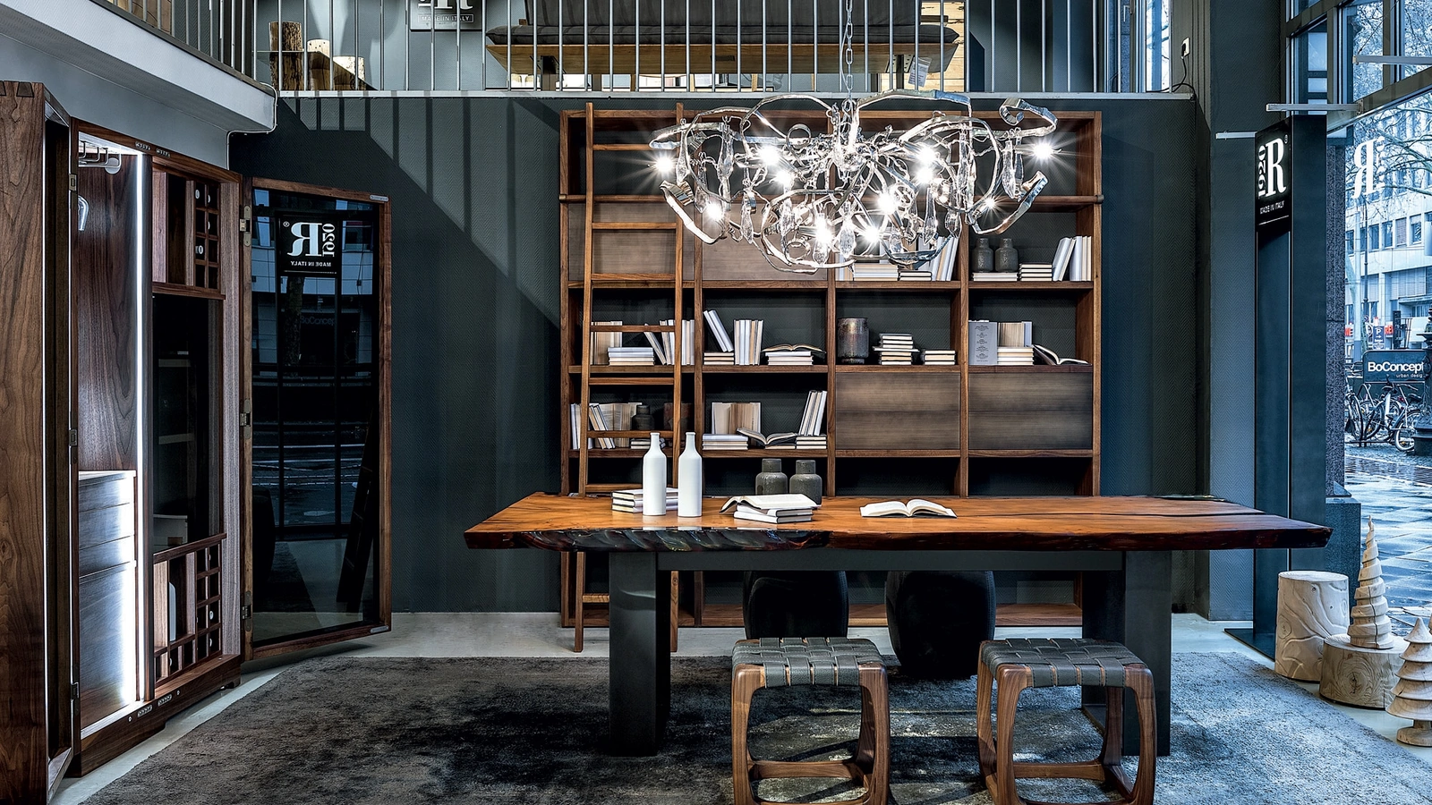 Tavolo di grandi dimensioni Kauri Newton in massello di Kauri e resina con base in ferro di Riva1920