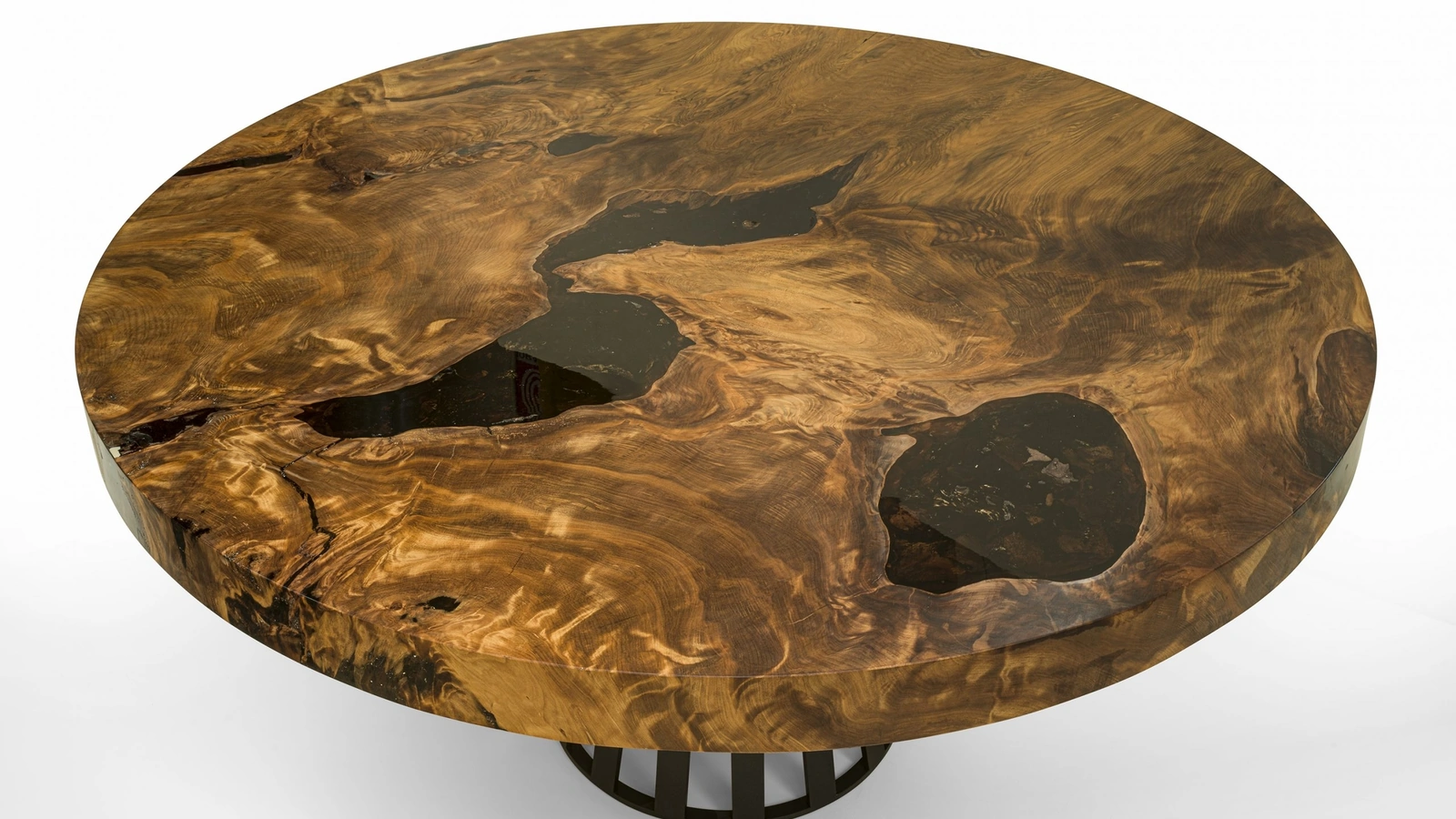 Tavolo Kauri Round con top in legno massello di Riva1920