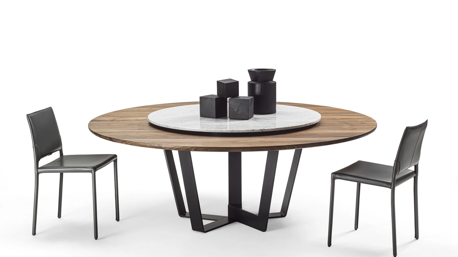 Tavolo Kohi Table in legno massello con vassoio girevole Lazy Susan in marmo e basamento in ferro di Riva1920