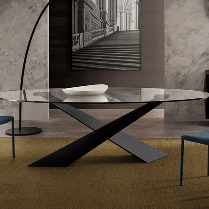 Tavolo ovale Living con top in Cristallo e base in metallo verniciato di Riflessi