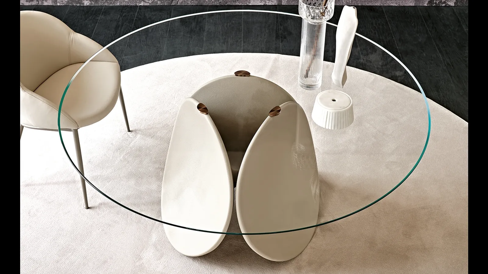 Tavolo scultura rotondo in vetro trasparente Maxim di Cattelan Italia