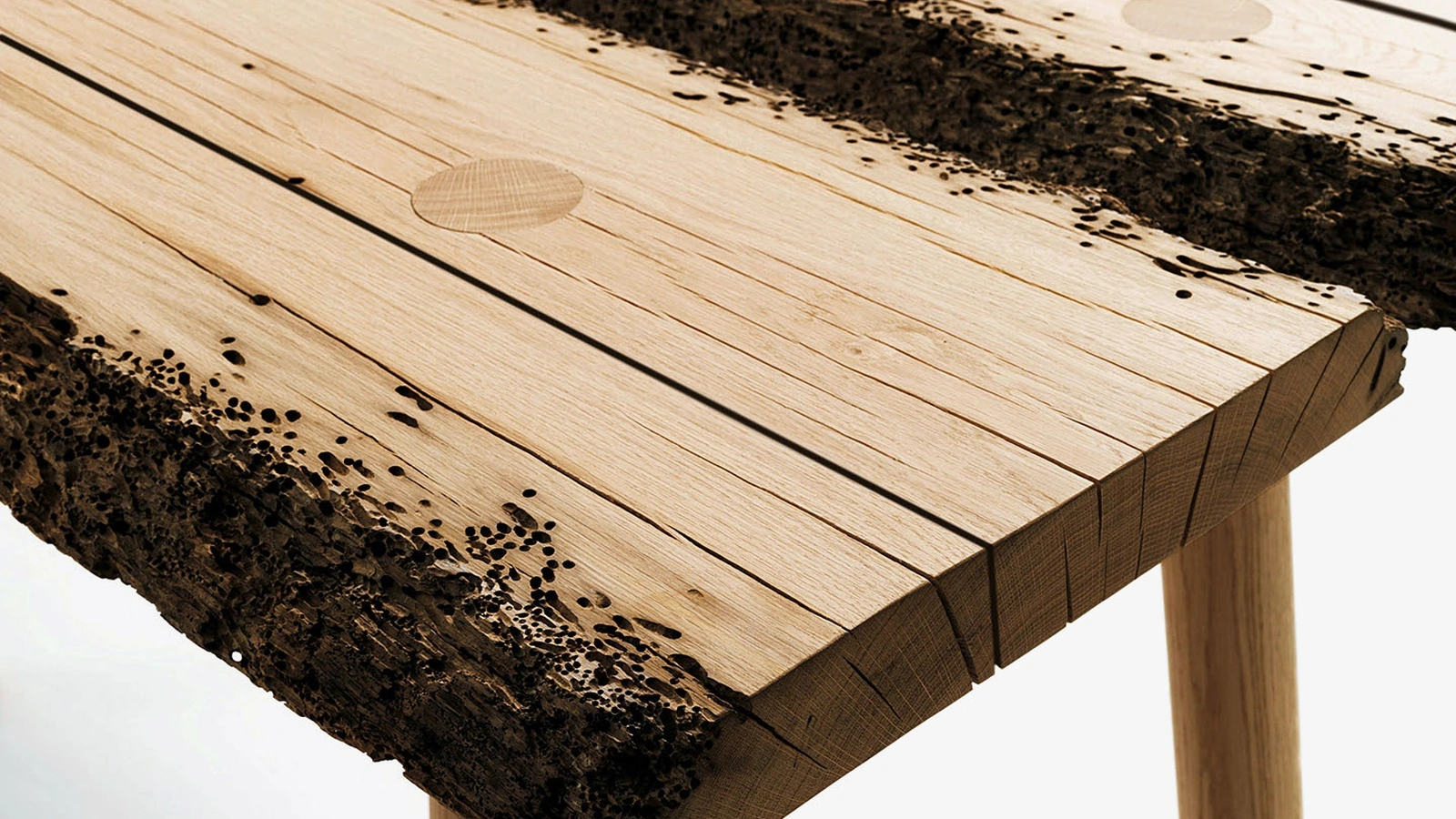 Tavolo Briccole Venezia in legno massello di Briccola a liste accostate e bordi naturali di Riva1920