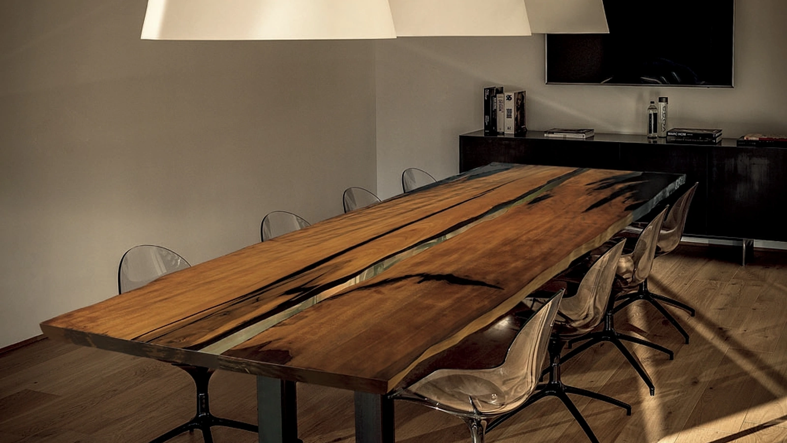 Tavolo Kauri Beam realizzato in legno massello di Kauri e resina con base in ferro di Riva1920