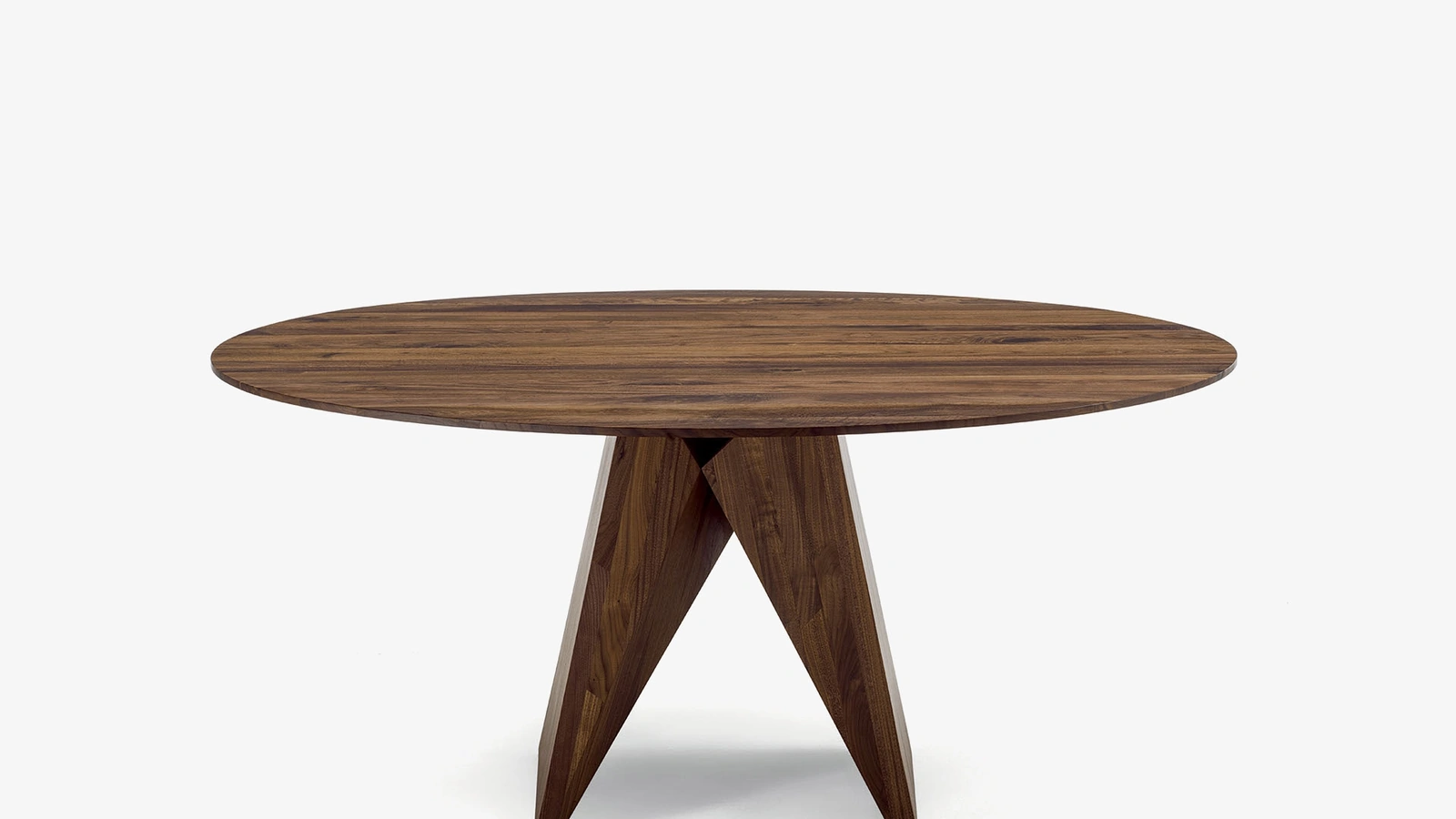 Tavolo Miya in legno massello con gambe dalla forma geometrica di Riva1920