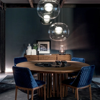 Tavolo Shang Wood tondo in legno massello con vassoio girevole centrale in marmo di Riva1920