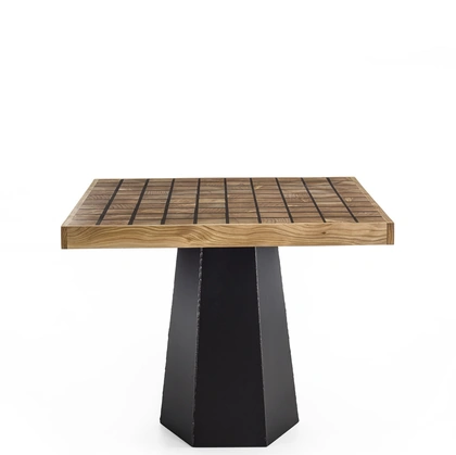 Tavolo Scacchiera in legno massello di cedro e base in ferro di Riva1920