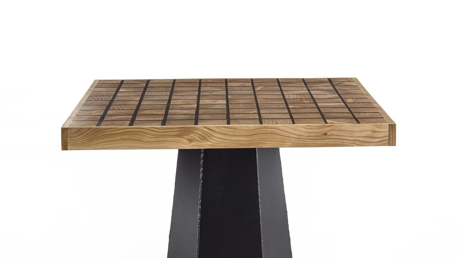 Tavolo Scacchiera in legno massello di cedro e base in ferro di Riva1920