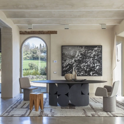 Tavolo Shape con top in legno e base in metallo di Mogg