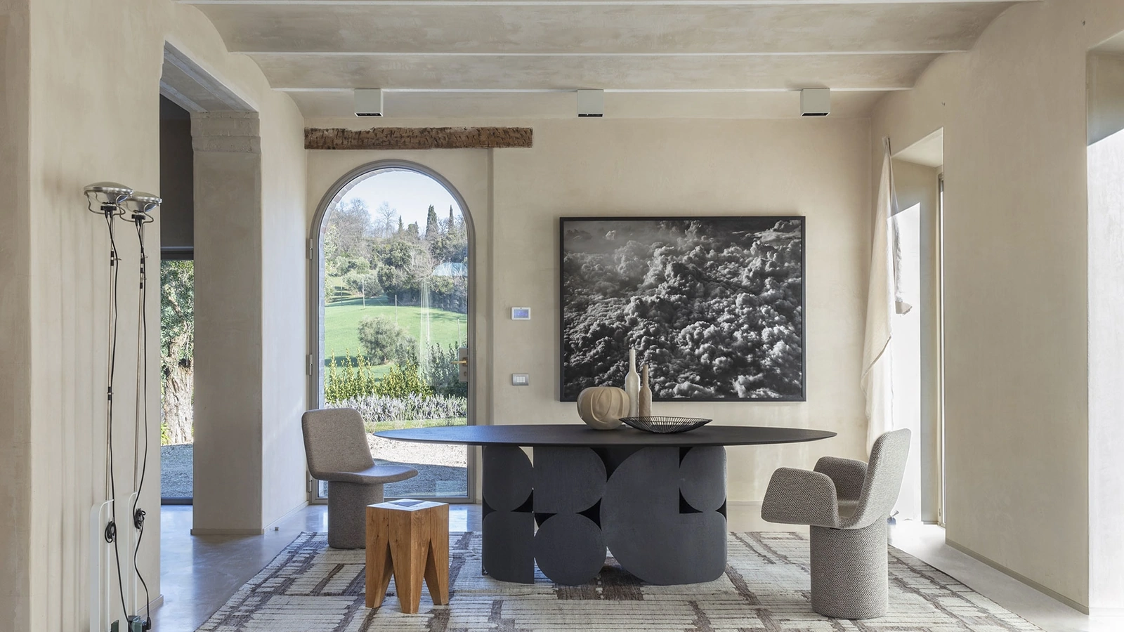 Tavolo Shape con top in legno e base in metallo di Mogg