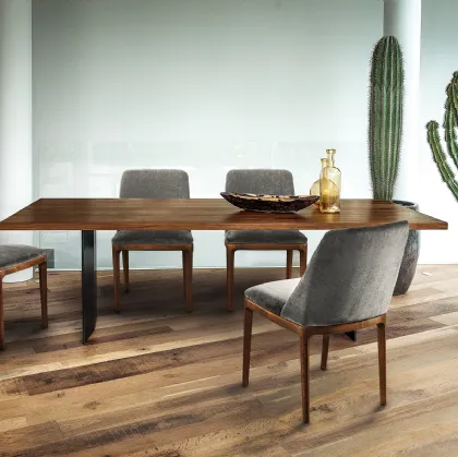 Tavolo Sky-Natura Squared in legno massello a liste incollate con bordi squadrati e gambe in ferro di Riva1920