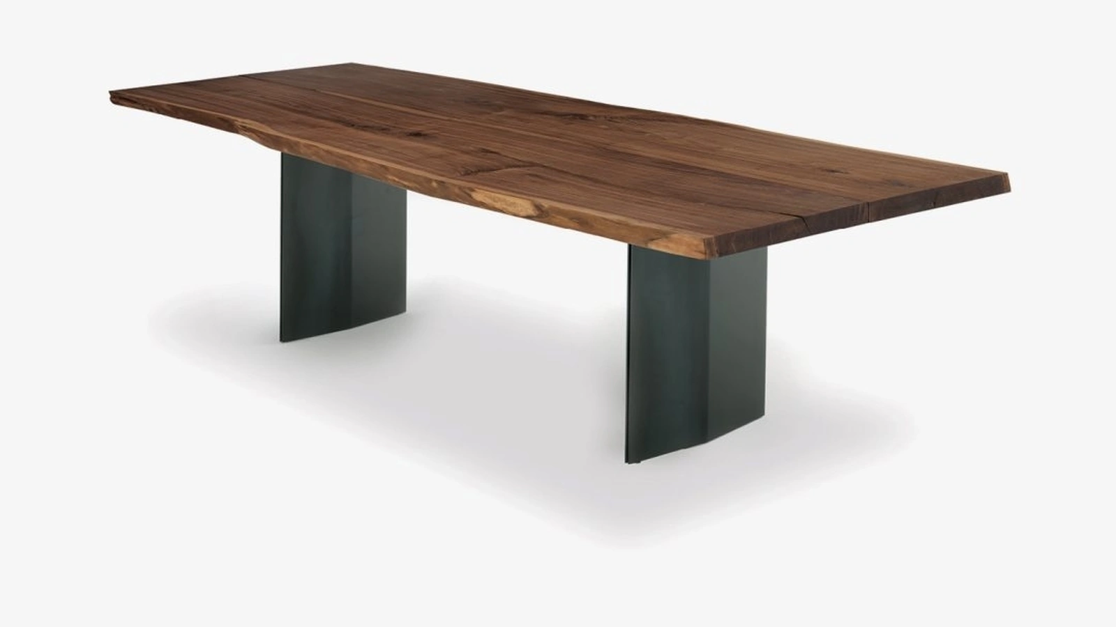 Tavolo Sky-Natura Plank in legno massello composto da due tavole uniche con bordi naturali e fuga centrale con  gambe in ferro di Riva1920