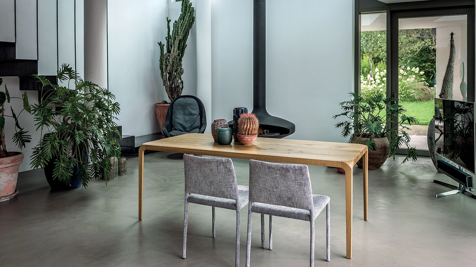 Tavolo Sleek in legno massello di Riva1920