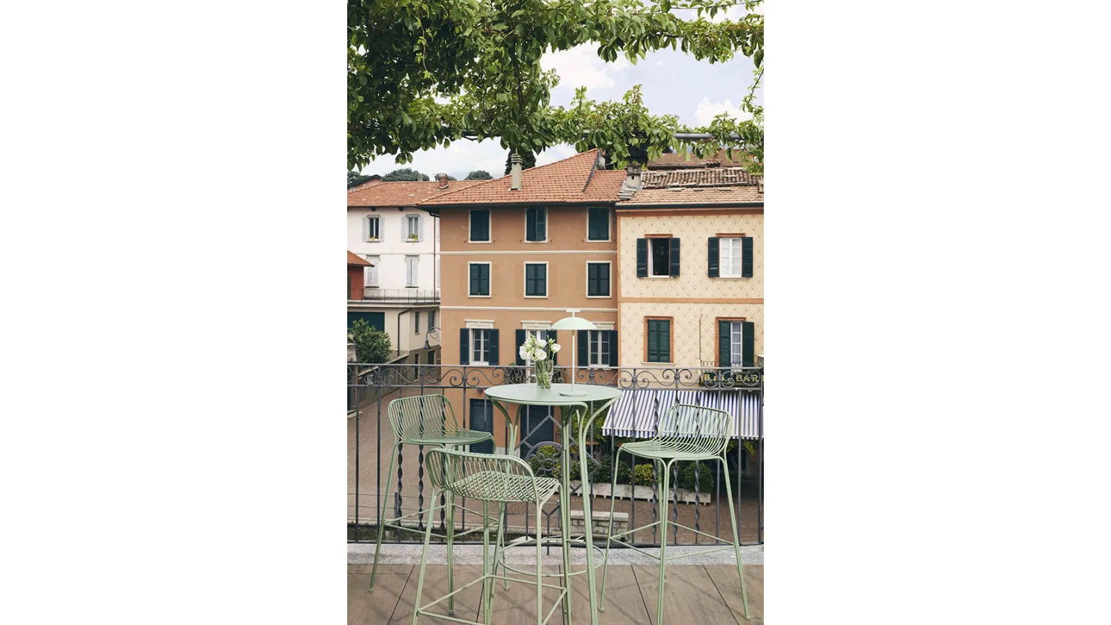 Sgabello e Tavolino Hiray di Kartell