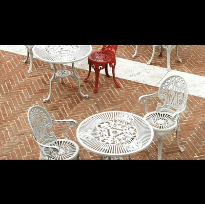 Tavolo e Sedie Narcisi Omnia Selection di Fast