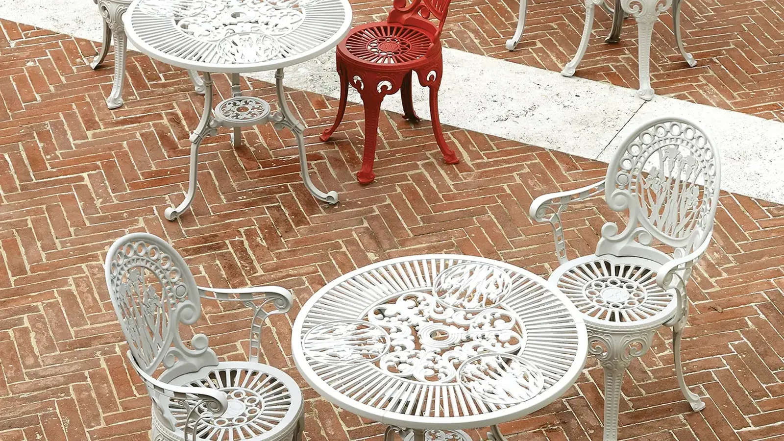 Tavolo e Sedie Narcisi Omnia Selection di Fast