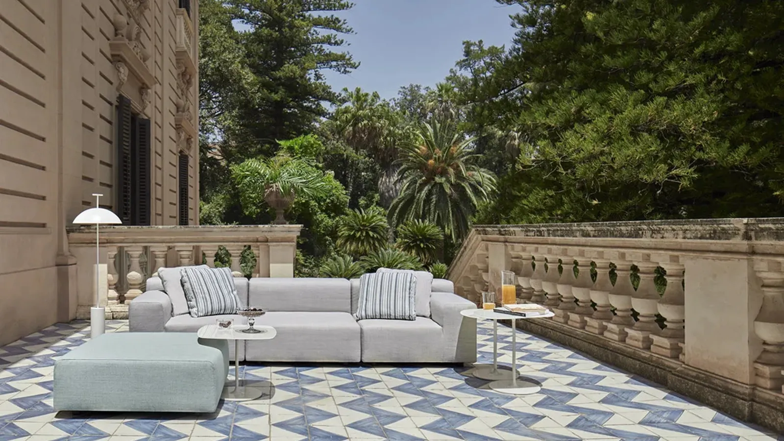 Divano e Pouf Pastics Outdoor di Kartell