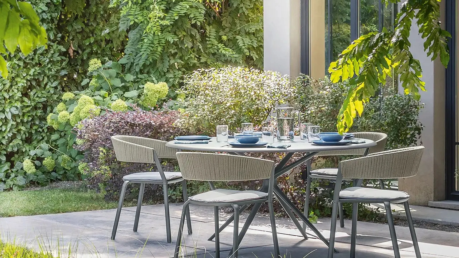 Tavolo rotondo Moai in alluminio verniciato di Fast